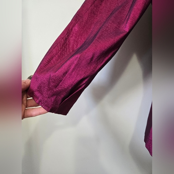 Kerrybrooke Shiny Magenta Jacket With Button Down Collar and 3/4 Sleeves. Small - Picture 5 of 15